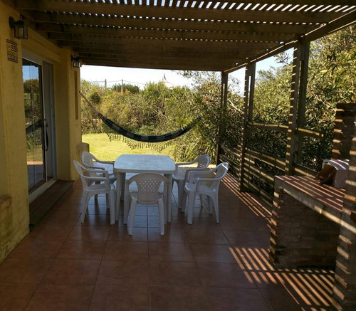 Imagen 6 de 12 de Casa En Venta - En Pleno Barrio Rivero - Punta Del Diablo