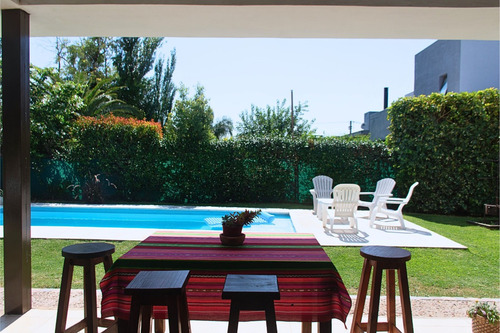 Casa En Planta Baja | 2 Dorm. | Pileta | Quincho | En Tejas 3