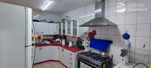 Casa En Venta De 6 Dorm. En Concepción
