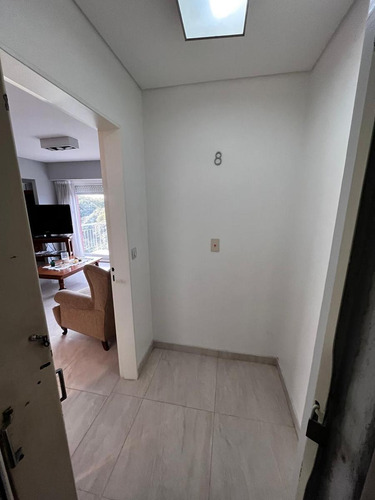 Departamento De 4 Ambientes Dependencia En Venta En Acassuso.