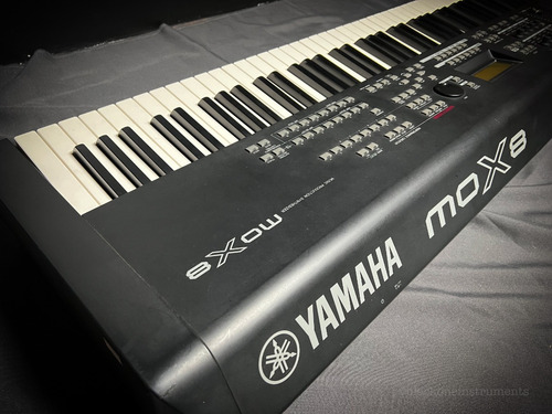 Teclado Yamaha Mox8