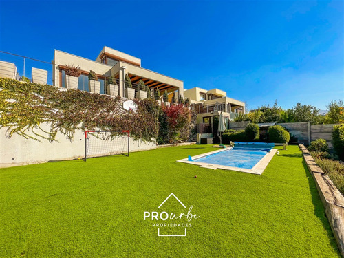 Casa En Venta De 4 Dorm. En Lo Barnechea