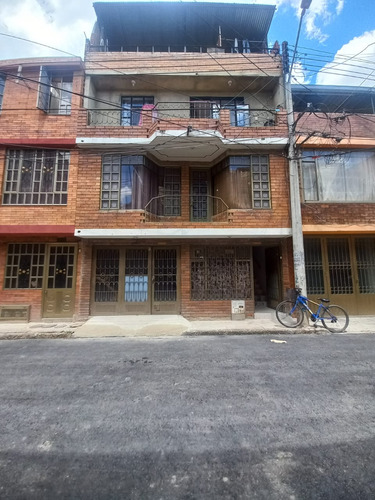 Acsi 692. Casa De Barrio En Venta, Villa Sajonia, Mosquera
