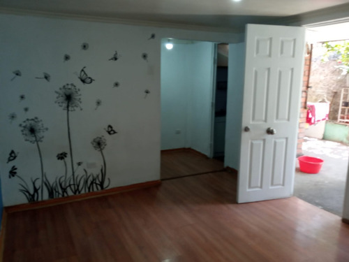 Imagen 10 de 17 de Casa En La Villa La Reina Frente Al Hospital Militar