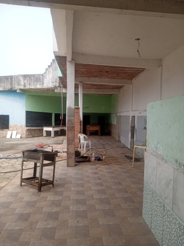 Área Com Piscina, 2 Casas, 6 Kitnet, 1 Loja !