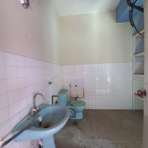 Imagen 10 de 15 de Linda Santos Vende Oficina De 118m2 En Cc Profesional Av Bolivar En Piso Bajo. 0414 4150107