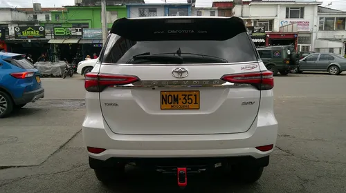 Toyota Fortuner 2.4 Diésel Srv 4X2