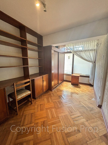 Sólida E Iluminada Casa De 2 Pisos, Buen Estado - Recreo