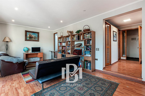 Casa En Venta De 4 Dorm. En Las Condes