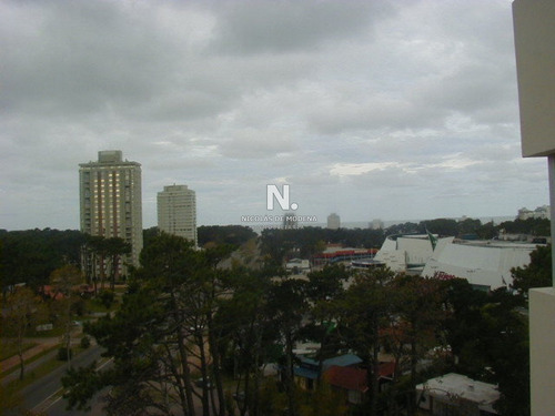 Departamento En Venta Con Vista A Agradables Entornos.- Ref: 3348