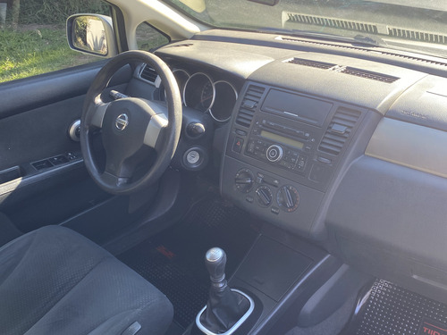 Nissan Tiida 1.8 Visia