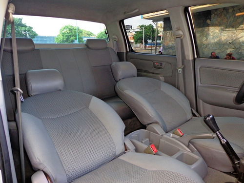 Imagen 8 de 10 de Toyota Hilux 2010 2.7 4x4 Sincrónico