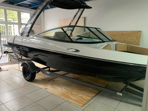 Imagen 8 de 15 de Lancha Victoria Open Wake Con 150 Hp Full Linea 2023