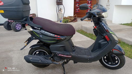 Motoneta Italika Ds150 Negro Con Verde, Seminueva Con Casco