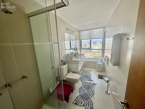 Imagen 9 de 30 de Departamento En Venta. Vista Al Mar. Playa Mansa. - Punta Del Este Mansa