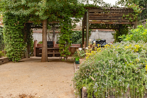 Amplia Cocina Y Terraza, Impecable Y Gran Conectividad