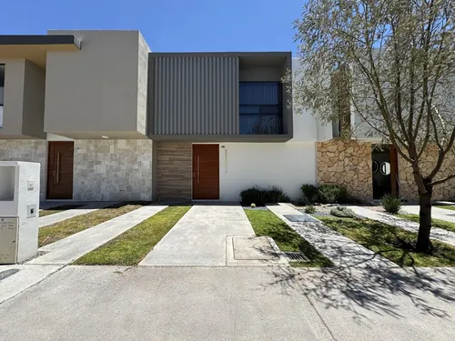 Casa En Venta En Zibatá De Tres Recámaras Y Amenidades