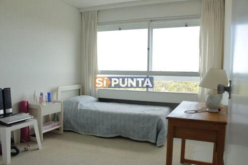 Imagen 9 de 30 de Apartamento En Venta Con Vista Al Mar De Tres Dormitorios - Oportunidad