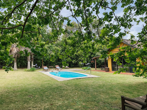 Gran Casa Con Piscina Y Barbacoa En La Barra, El Tesoro, Maldonado, Uruguay