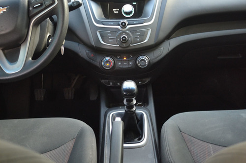 Imagen 12 de 14 de Chevrolet Aveo Ltz 2018 Rojo Cereza
