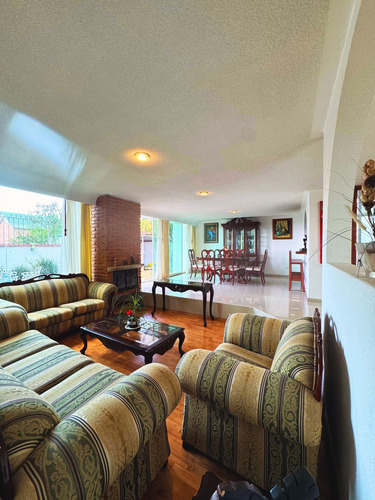 Casa Estilo Clásico En Venta En Chiluca, Zona Esmeralda