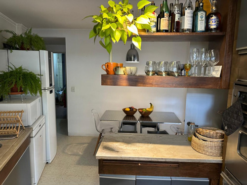 Venta Excelente Piso Con Cochera Fija En Esquina, Muy Luminoso, En Belgrano C