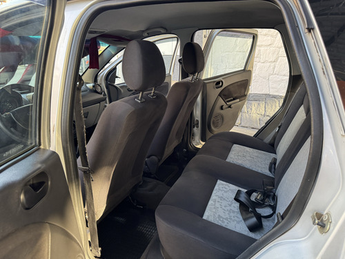 Ford Fiesta 1.6 MPI SEDAN 8V FLEX 4P MANUAL