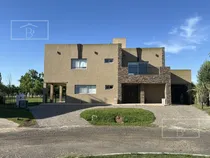 Comprar Casa En Venta 5 Amb. En Barrio Cruz Del Sur - San Vicente.