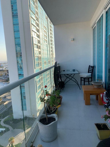 Se Vende Departamento En Juriquilla Towers, 130 M2, De Lujo 