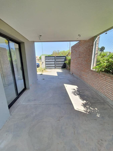 Imagen 11 de 21 de Casa De 2 Dormitorios En Venta Parrilla Jardín Roldan