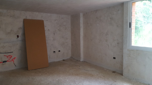 Alto Hatillo Espectacular Dúplex Financiamiento 50% Sin Intereses En 24 Meses Exclusivo Edificio Muy Joven Pozo De Agua 2habitaciones 3baños 2puestos Maletero Hermosa Vista Calle Cerrada Vigilancia