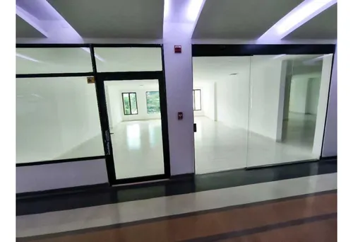 140m2 Oficina / Local Arriendo En El Poblado