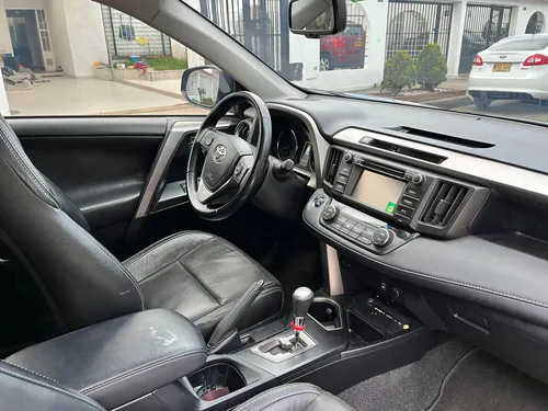 Toyota RAV4 2.0 Street