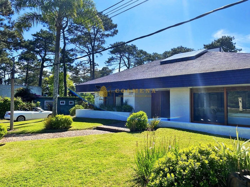 Mansa, 5 Dorm Y Dependencia Con Piscina- Ref: 3647