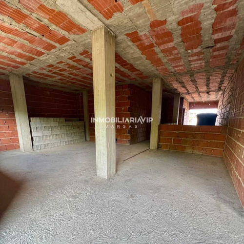 Te Ofrecemos Amplia Quinta En Venta Obra Gris Ubicado En Palmar Este Estado La Guaira Ref 005 - 500