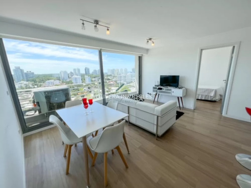 Departamento En Venta De 2 Dormitorios En Punta Del Este , A 200 Mts Del Mar