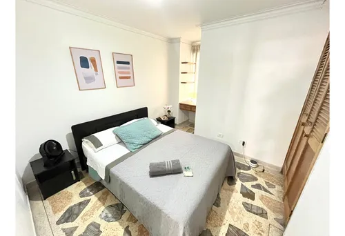 Apartamento En Venta En Laureles, Medellín Con Parqueadero Cubierto