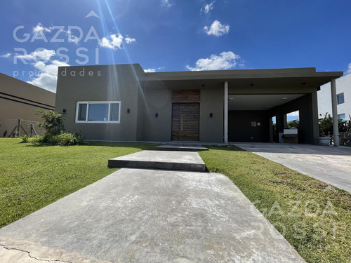 Imagen 2 de 15 de Moderna Y Amplia Casa Con Piscina A Estrenar En Cruz Del Sur, Canning!