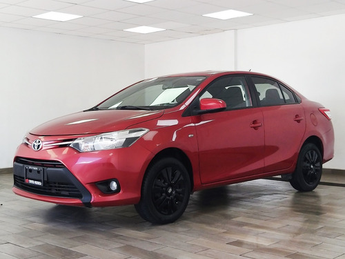 Imagen 1 de 15 de Toyota Yaris Sedan Core At 2017 Rojo