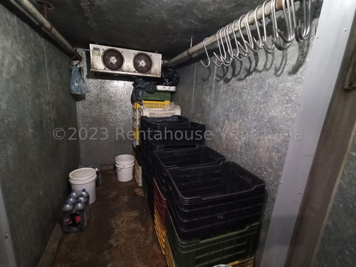 Vende Frigorífico Con Excelente Punto Comercial, Zona Muy Concurrida De Turmero Aragua 24-1133 Irrr