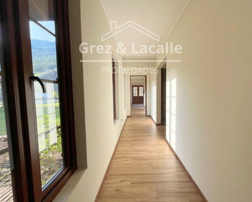Se Vende Espectacular Casa En Sector Zapallar, Curicó