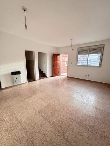 Alquiler Duplex A Metros De Av. Sabattini - 2 Dorm Con Cochera Y Patio - Veni A Verlo!