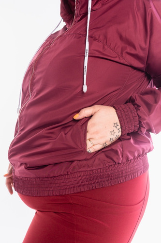 Imagem 6 de 7 de Jaqueta Corta Vento Sabiha Plus Size Marsala Wonder Size
