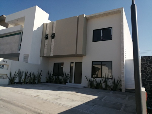 Se Vende Casa En Lomas De Juriquilla, 4ta Recamara En Pb,  J