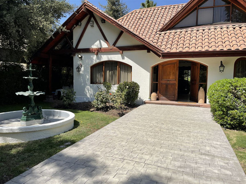 Casa En Venta De 4 Dorm. En Lo Barnechea Jardin Dehesa