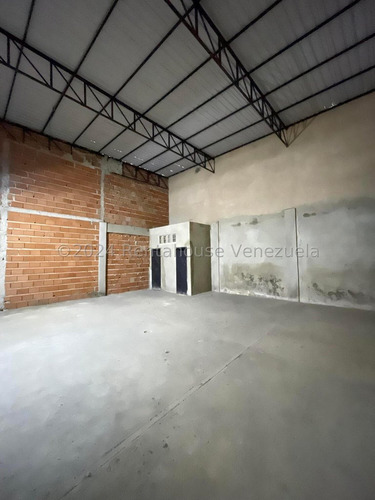 Galpón En Venta En La Avenida Constitución De Maracay Excelente Zona Comercial Listo Para Firmar Negociable Nela 24-23444