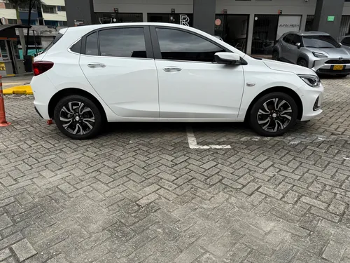 Chevrolet Onix 1.0T Premier Hatch At