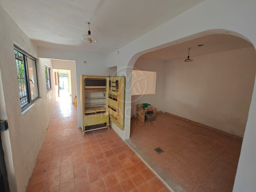 Casa En Venta En Col. Juan Morales Con Amplio Jardín Ideal Para Inversión