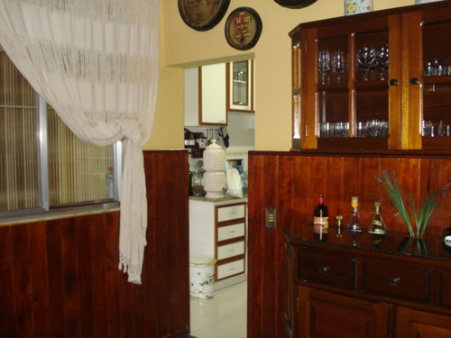 Encantadora Casa Com Lareira No Centro Da Charmosa Petrópolis, Em Discreta Rua Sem Saída.