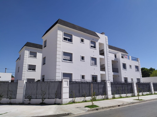 Imagen 3 de 25 de Vendo Departamento 3 Dormitorios - Cochera - Complejo Con Pileta